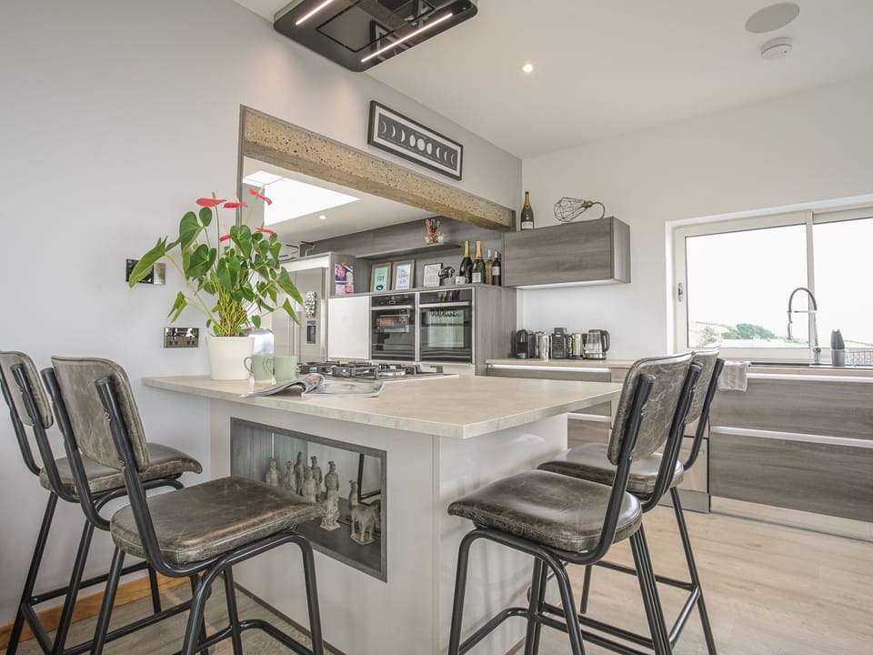 Cottage | Private kitchen | Fridge, dishwasher, electric kettle, toaster