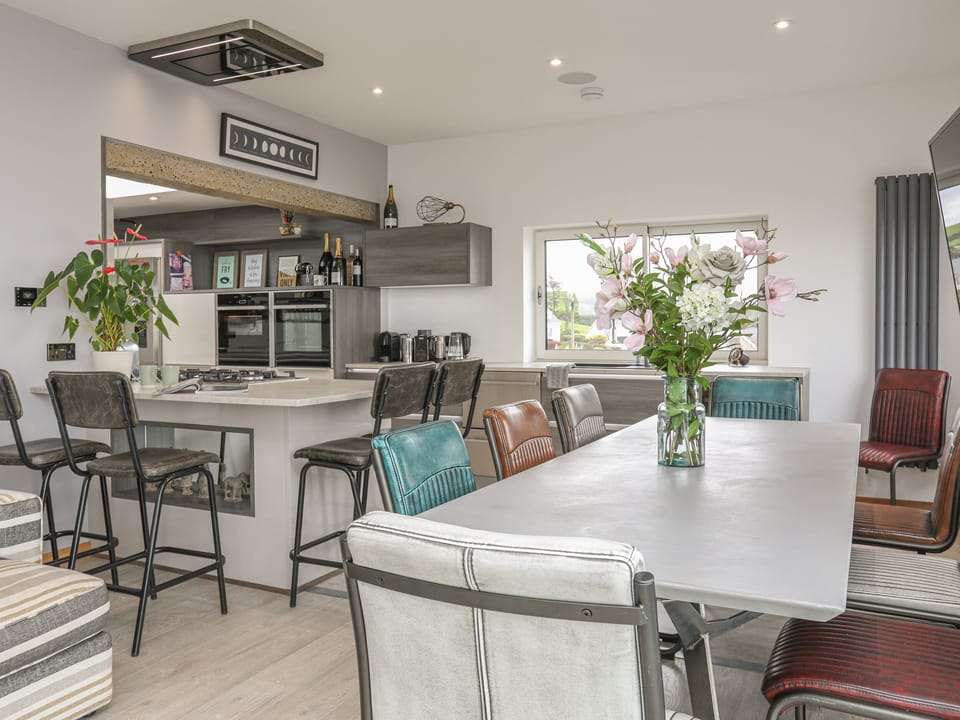 Cottage | Private kitchen | Fridge, dishwasher, electric kettle, toaster