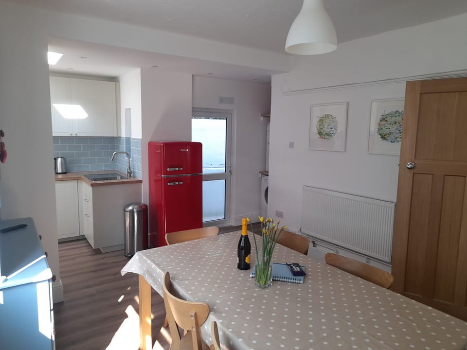 Cottage | Dining