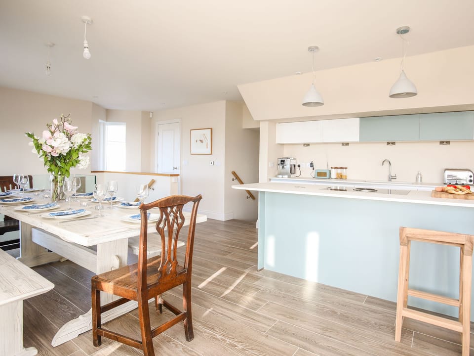 Cottage | Private kitchen | Fridge, dishwasher, electric kettle, cookware/dishes/utensils