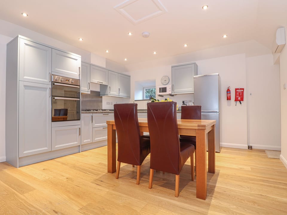 Cottage | Private kitchen | Fridge, dishwasher, electric kettle, toaster