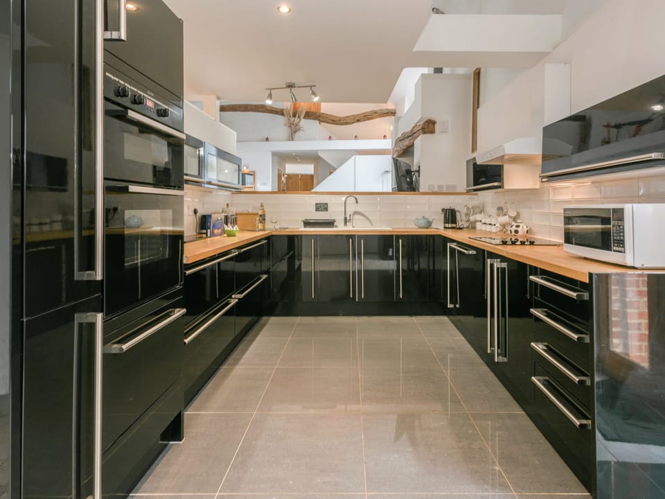 Cottage | Private kitchen | Fridge, microwave, dishwasher, electric kettle