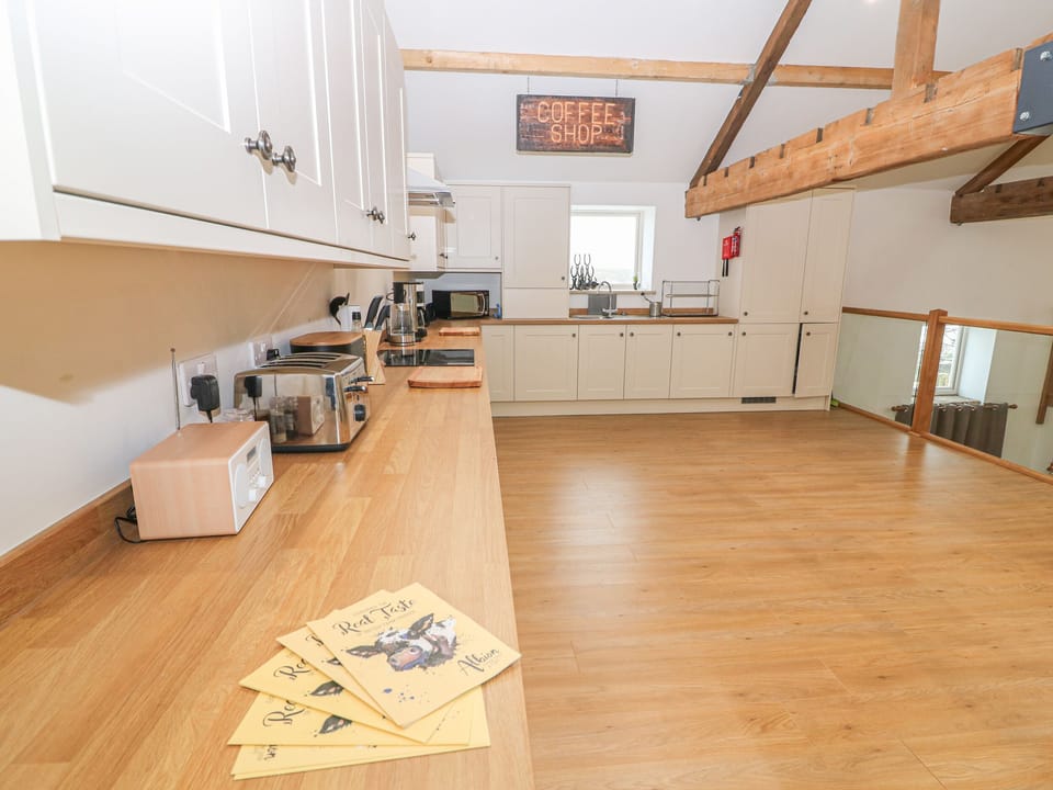 Cottage | Private kitchen | Fridge, dishwasher, electric kettle, cookware/dishes/utensils