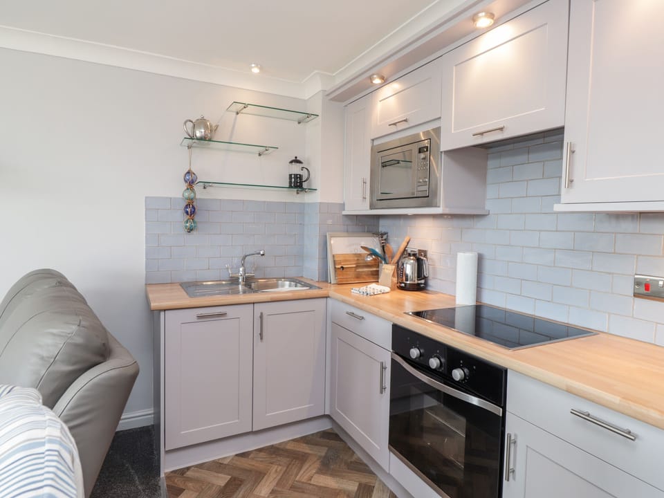 Cottage | Private kitchen | Fridge, microwave, dishwasher, electric kettle