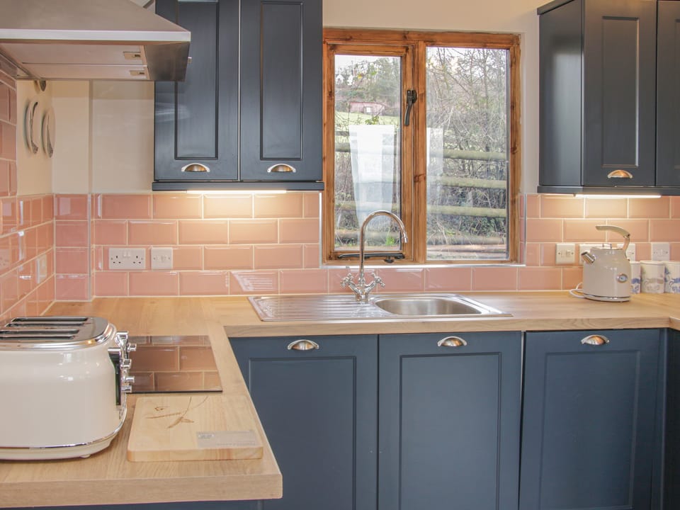 Cottage | Private kitchen | Fridge, microwave, dishwasher, electric kettle