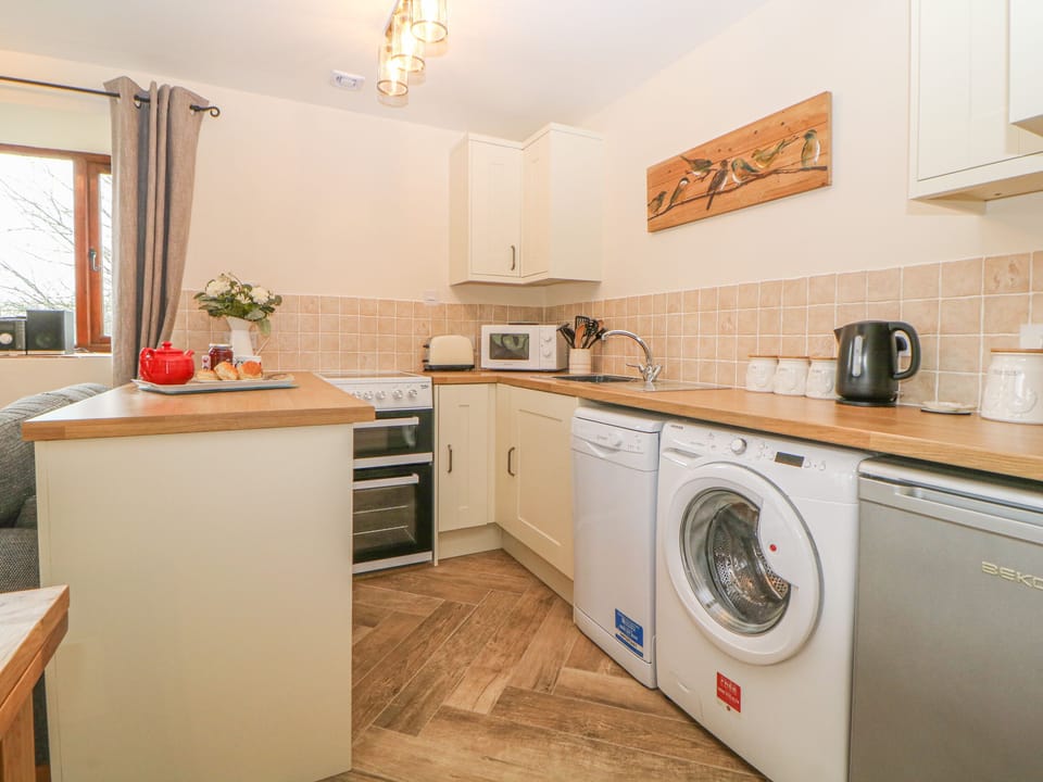 Cottage | Private kitchen | Fridge, microwave, dishwasher, electric kettle