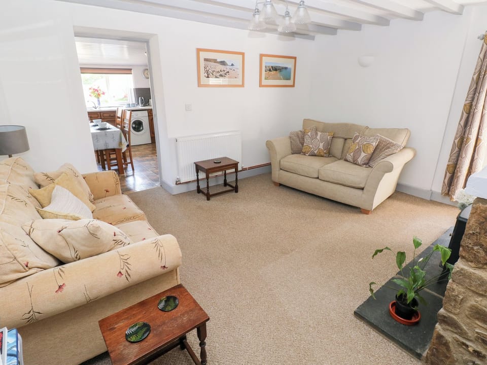 Cottage | Living area