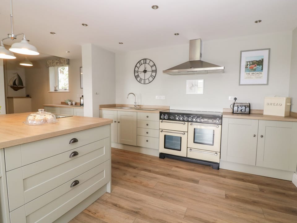 Cottage | 5 bedrooms, WiFi (free), individually decorated, individually furnished