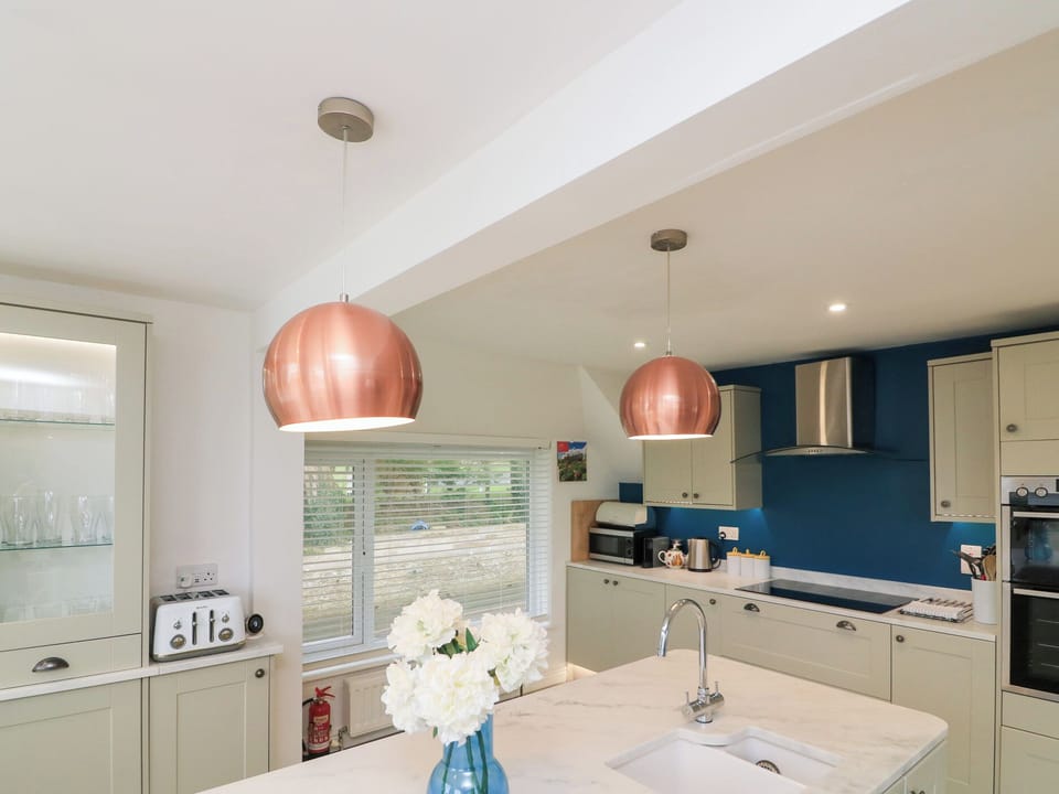 Cottage | Private kitchen | Fridge, dishwasher, cookware/dishes/utensils