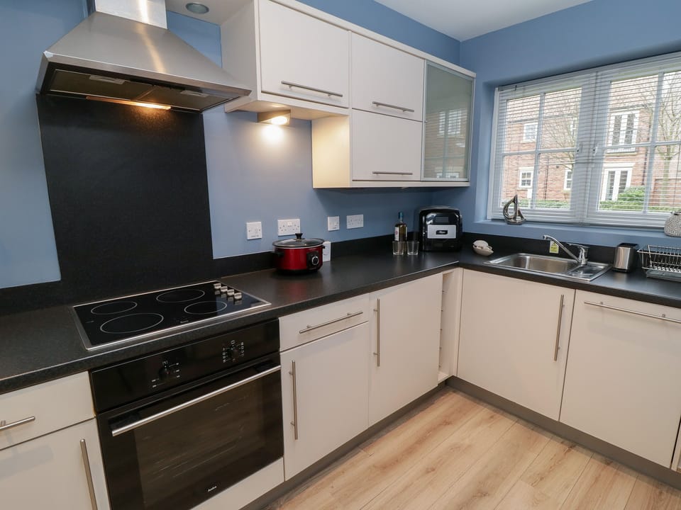 Cottage | Private kitchen | Fridge, microwave, dishwasher, cookware/dishes/utensils
