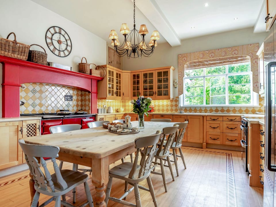 Cottage | Private kitchen | Fridge, dishwasher, cookware/dishes/utensils