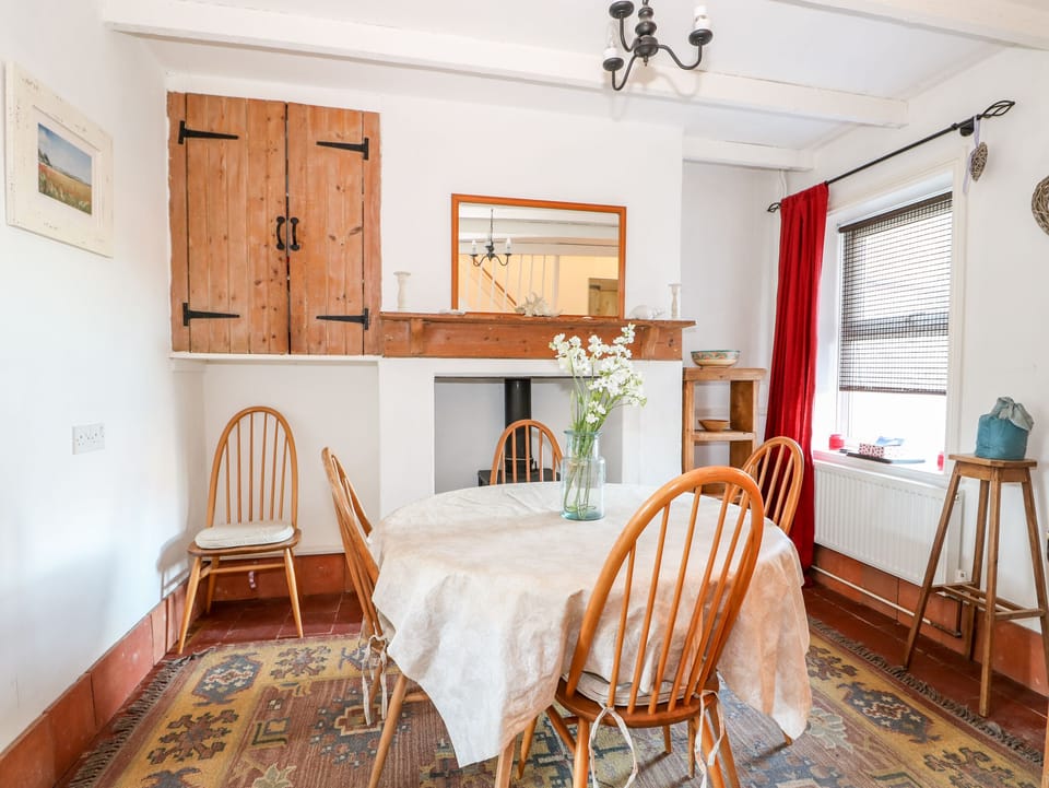 Cottage | Private kitchen | Fridge, microwave, dishwasher, cookware/dishes/utensils
