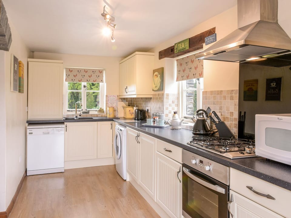 Cottage | Private kitchen | Fridge, microwave, dishwasher, toaster