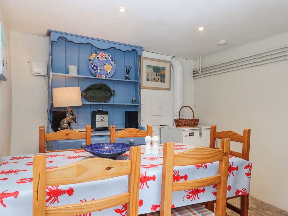 Cottage | Dining