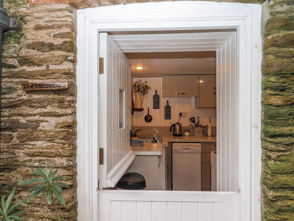 Cottage | Private kitchen | Fridge, microwave, dishwasher, electric kettle