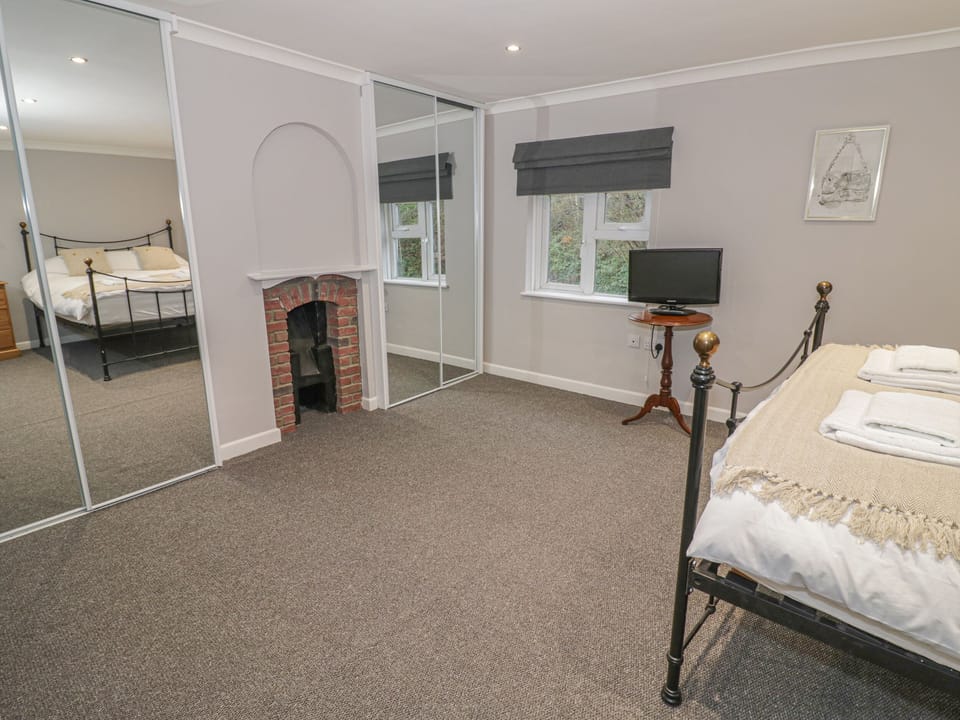 5 Coley Lane House in East Staffordshire District