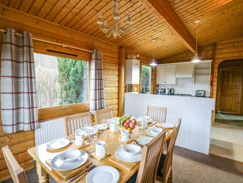 Cottage | Dining