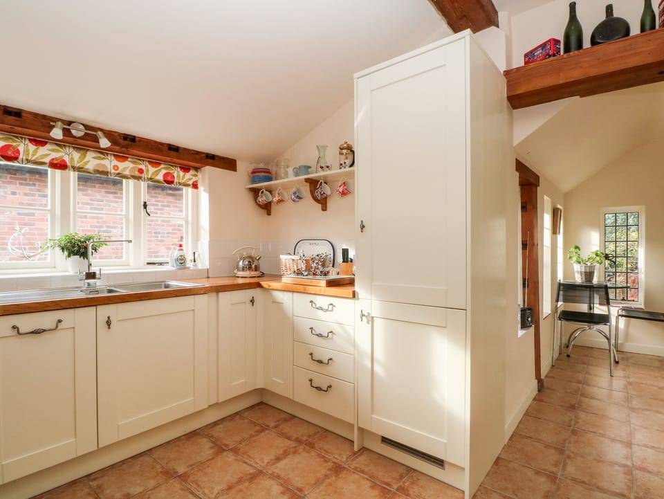 Cottage | Private kitchen | Fridge, microwave, dishwasher, electric kettle