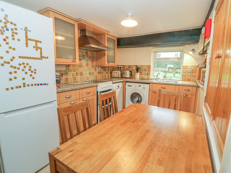 Cottage | Private kitchen | Fridge, dishwasher, electric kettle, toaster