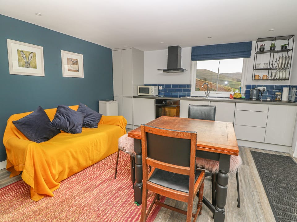 Cottage | Private kitchen | Fridge, microwave, dishwasher, electric kettle