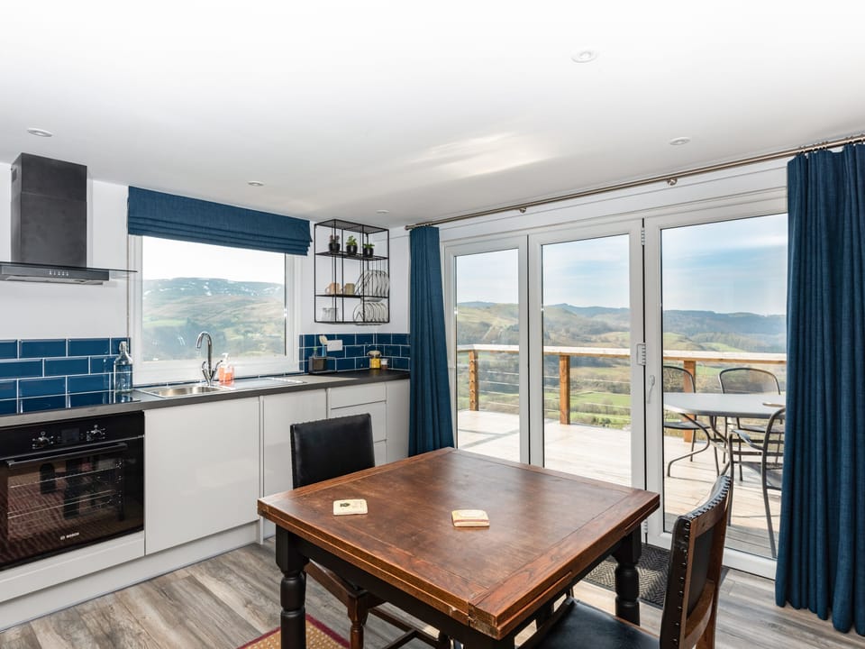 Cottage | Private kitchen | Fridge, microwave, dishwasher, electric kettle