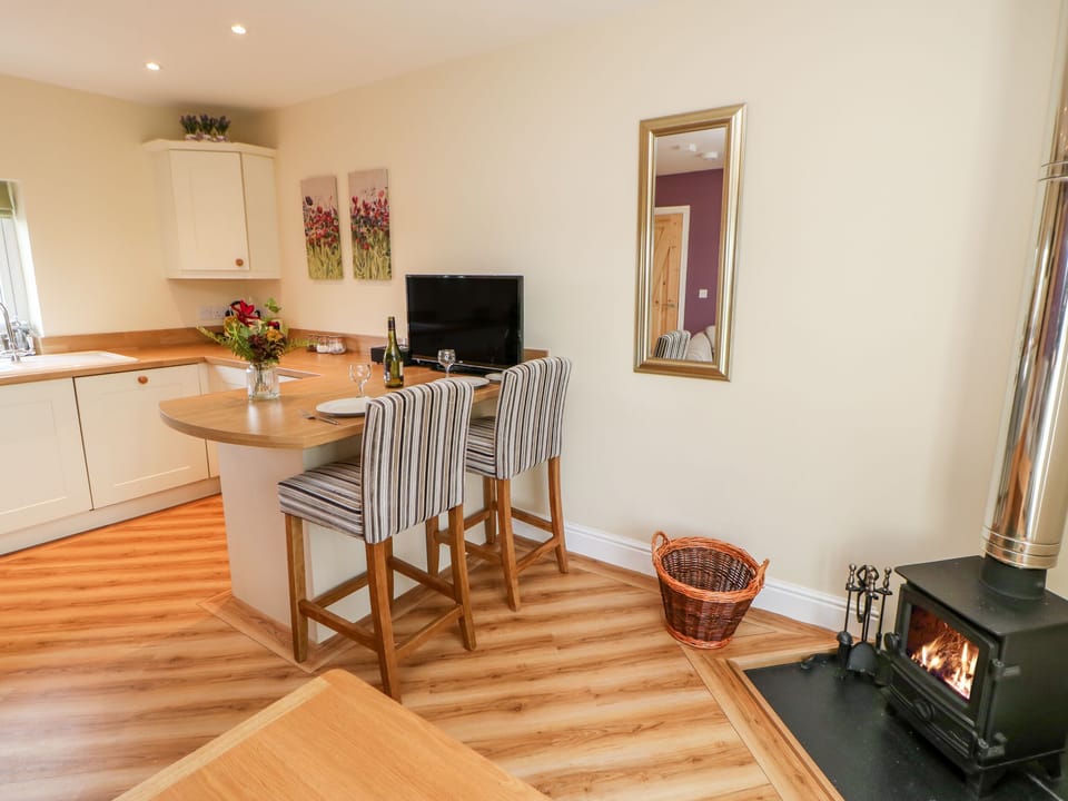 Cottage | Private kitchen | Fridge, dishwasher, electric kettle, toaster