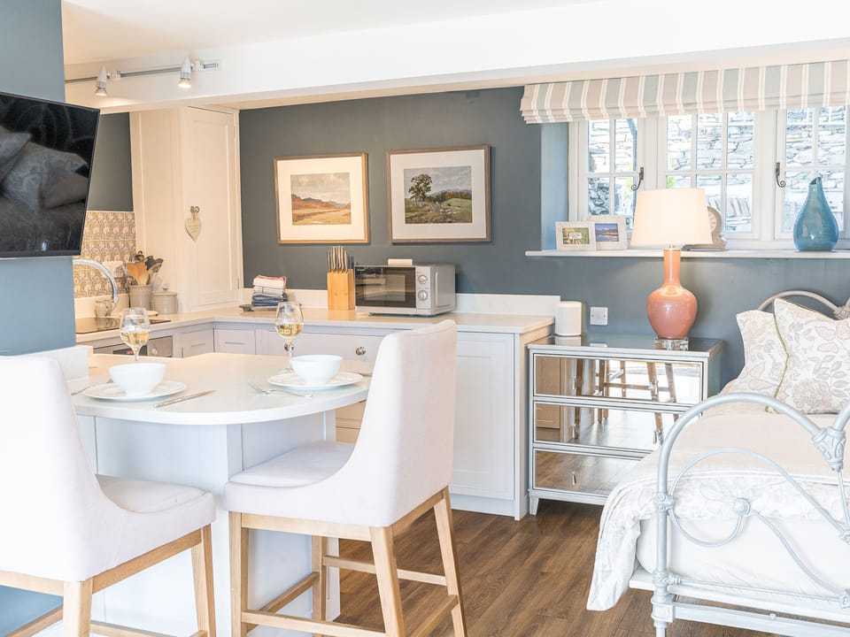 Cottage | Dining