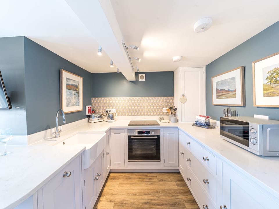 Cottage | Private kitchen | Fridge, dishwasher, cookware/dishes/utensils