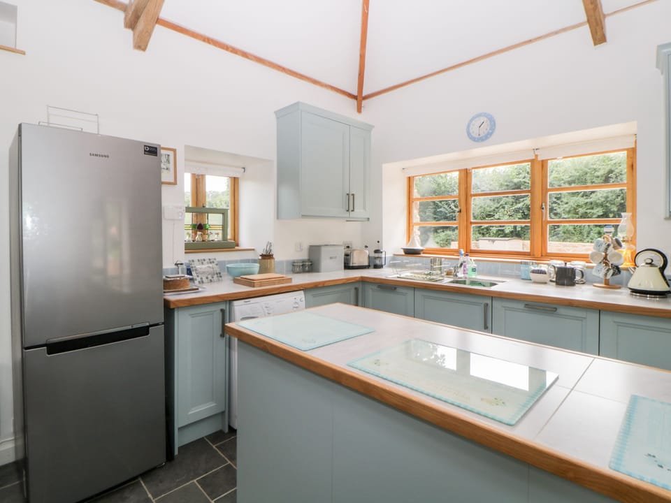 Cottage | Private kitchen | Fridge, dishwasher, electric kettle, toaster