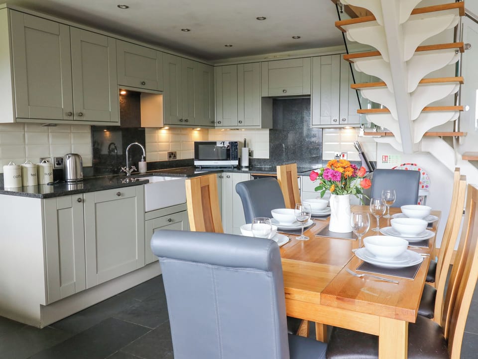 Cottage | Private kitchen | Fridge, dishwasher, electric kettle, toaster