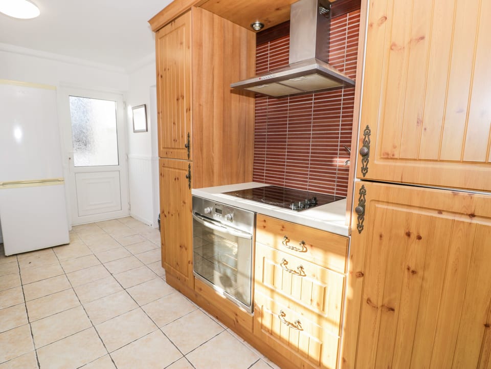 Fridge, microwave, dishwasher, electric kettle
