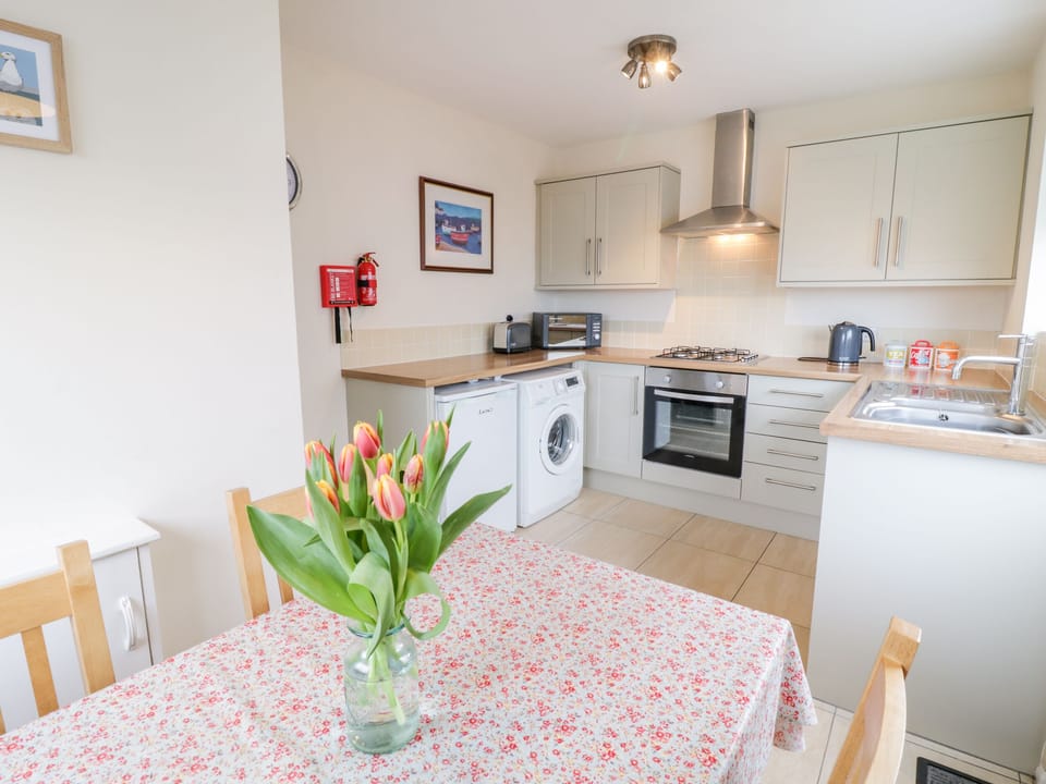 Cottage | Private kitchen | Fridge, electric kettle, cookware/dishes/utensils