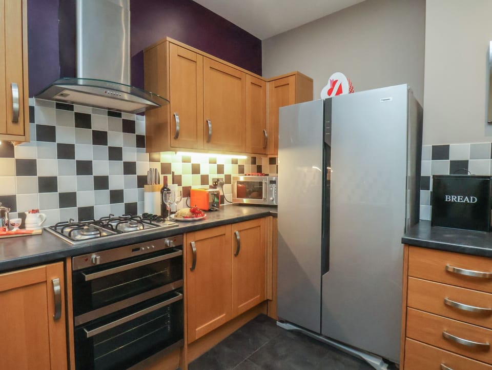 Cottage | Private kitchen | Fridge, microwave, dishwasher, electric kettle