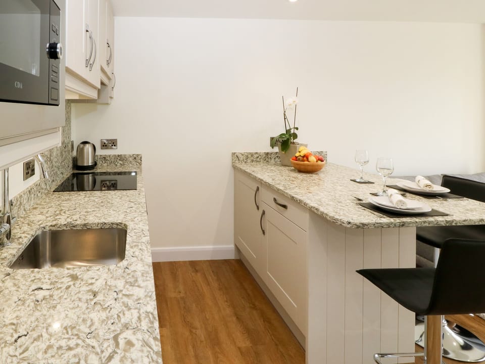 Cottage | Private kitchen | Fridge, dishwasher, electric kettle, toaster