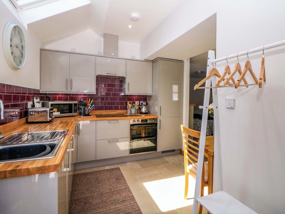 Cottage | Private kitchen | Fridge, microwave, dishwasher, electric kettle