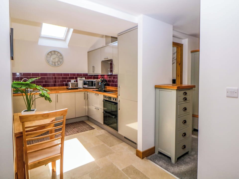 Cottage | Private kitchen | Fridge, microwave, dishwasher, electric kettle