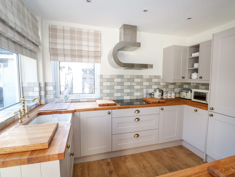 Cottage | Private kitchen | Fridge, microwave, dishwasher, electric kettle