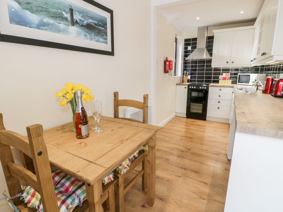 Cottage | Private kitchen | Fridge, microwave, electric kettle, toaster