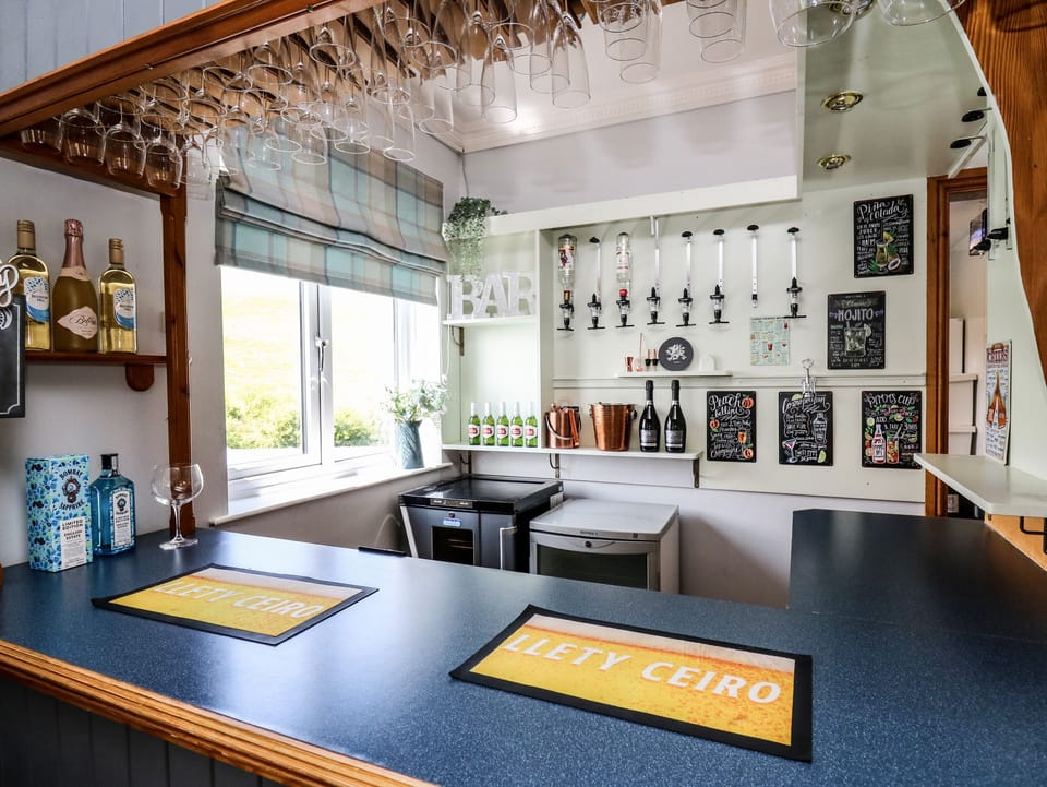 Cottage | Bar (on property)