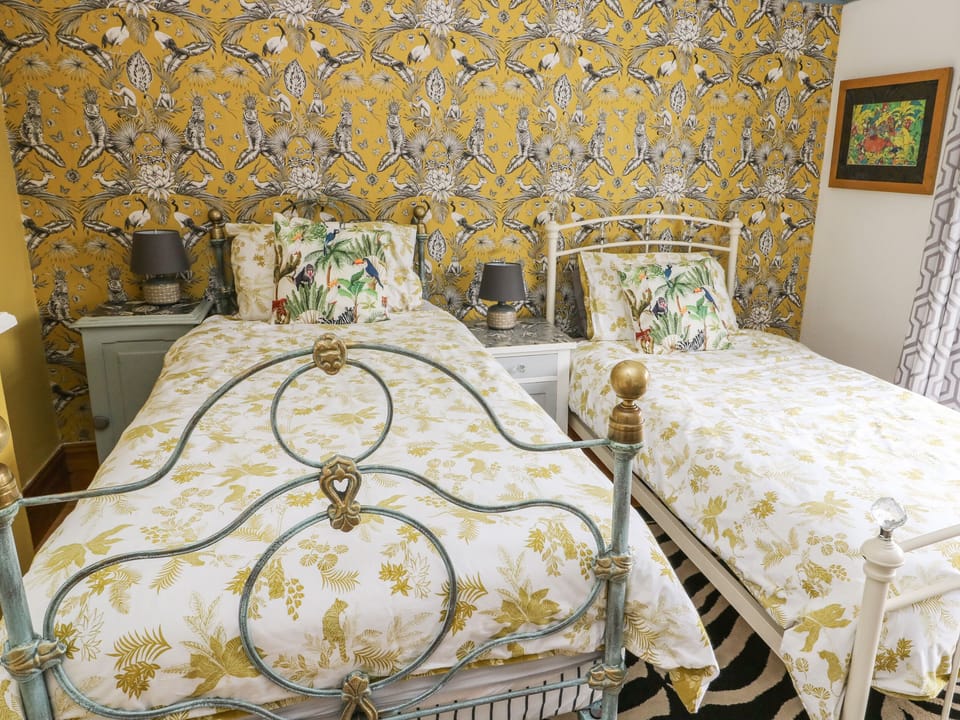 Cottage | 5 bedrooms, individually decorated, individually furnished