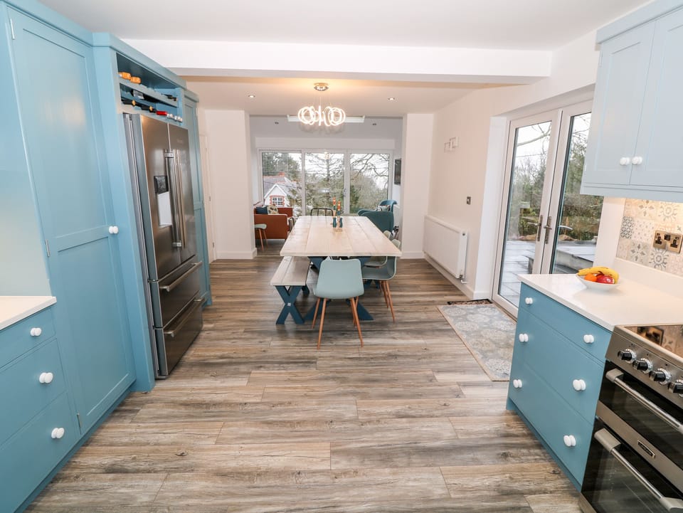 Cottage | Private kitchen | Fridge, microwave, dishwasher, electric kettle
