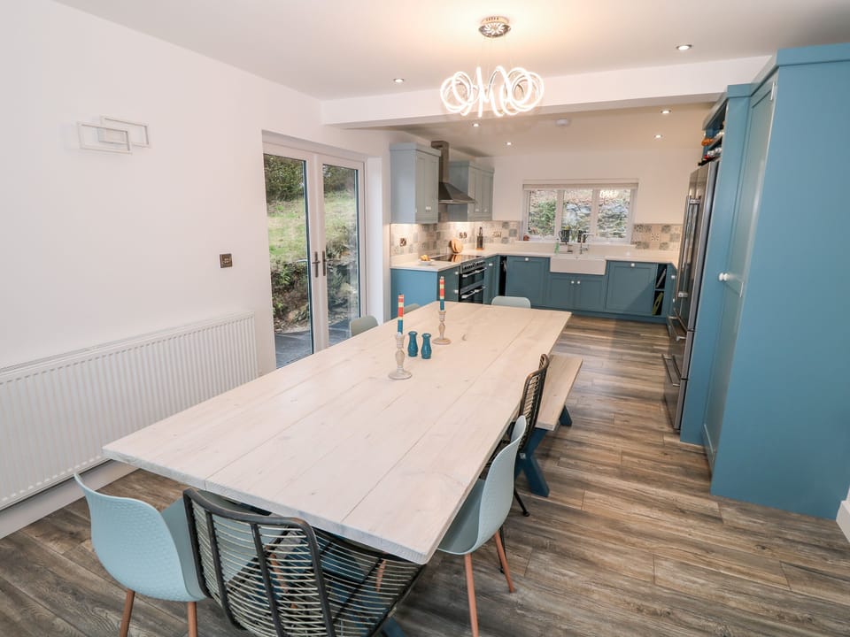 Cottage | Private kitchen | Fridge, microwave, dishwasher, electric kettle