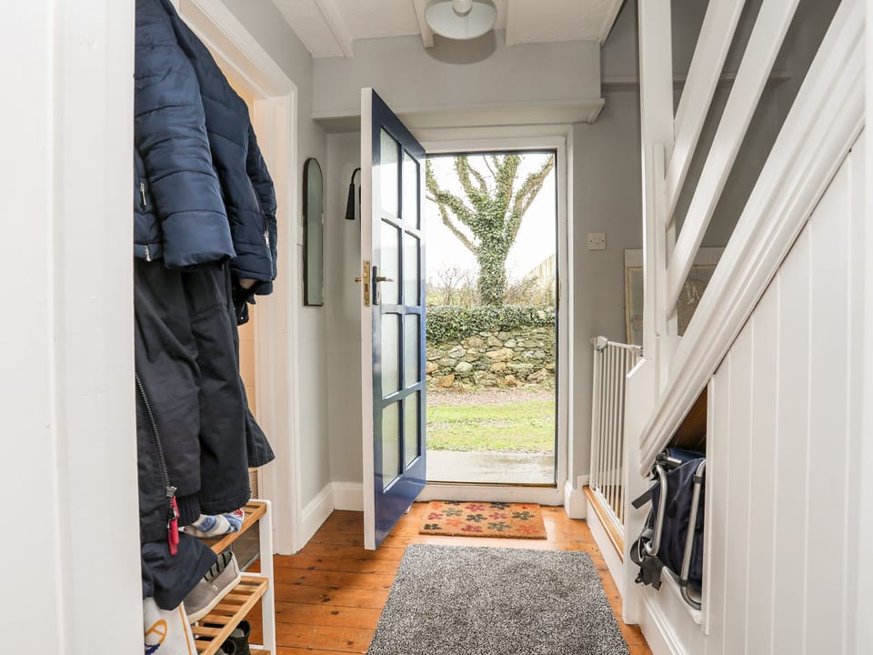 Cottage | Interior