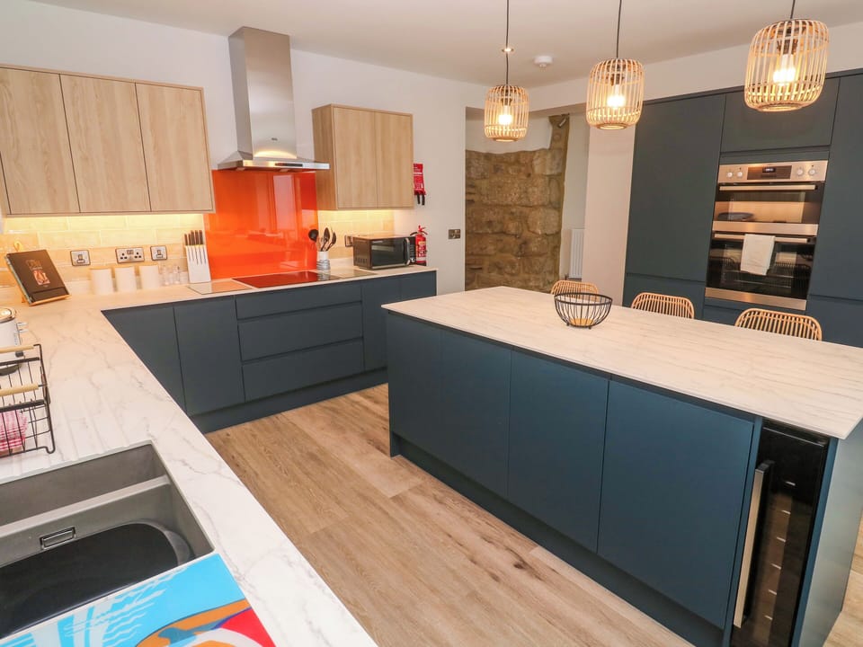 Cottage | Private kitchen | Fridge, microwave, dishwasher, electric kettle