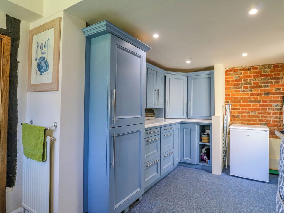 Cottage | Private kitchen | Fridge, microwave, dishwasher, electric kettle