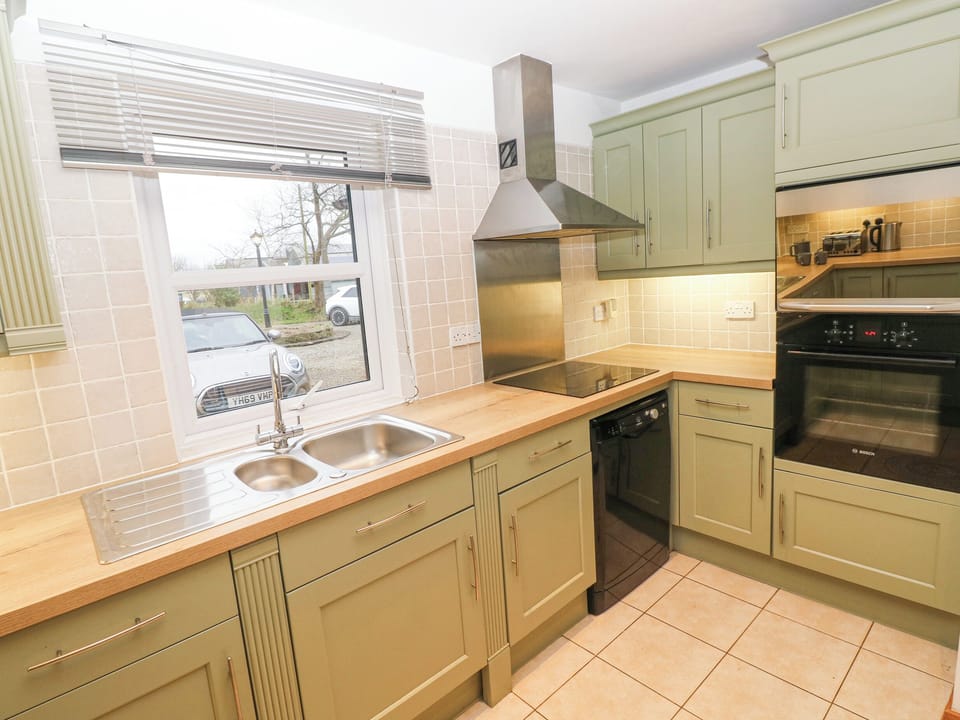 Cottage | Private kitchen | Fridge, dishwasher, electric kettle, toaster