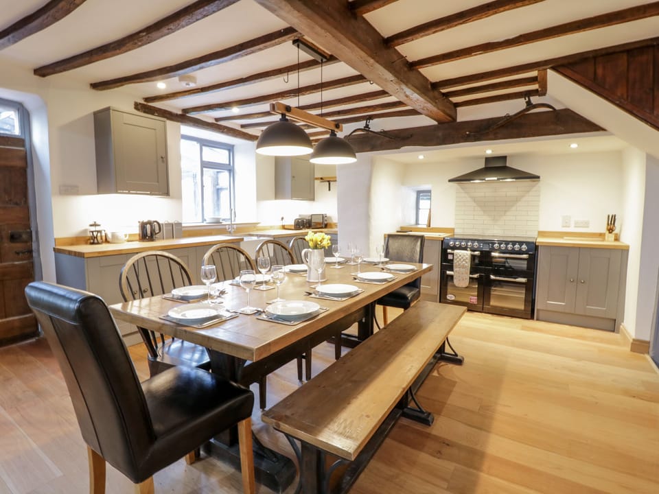 Cottage | Interior