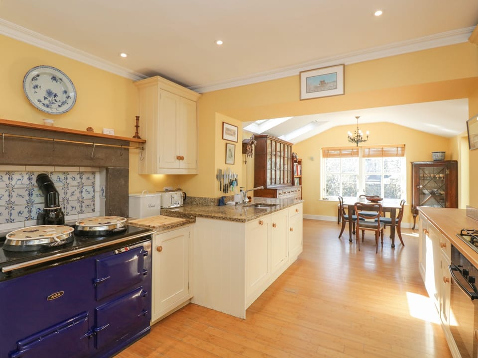 Cottage | Private kitchen | Fridge, microwave, dishwasher, electric kettle