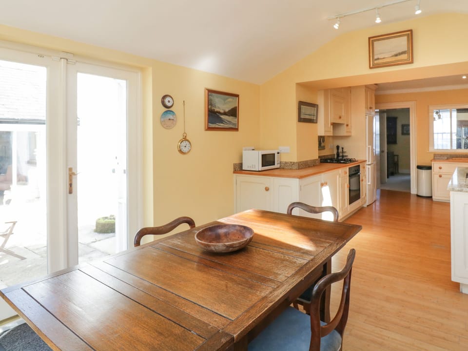 Cottage | Private kitchen | Fridge, microwave, dishwasher, electric kettle
