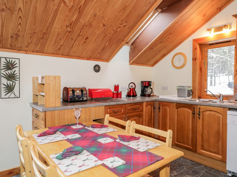 Cottage | Private kitchen | Fridge, dishwasher, electric kettle, toaster